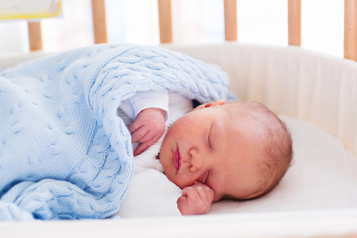 Baby Strampler aufgeh&auml;ngt